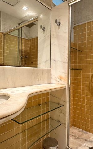 Apartamento para alugar com 150m², 3 quartos e 1 vaga Apartamento para alugar com 150m², 3 quartos e 1 vagaBanheiro da Suíte
