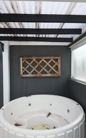 Casa de condomínio à venda com 120m², 3 quartos e 3 vagas Casa de condomínio à venda com 120m², 3 quartos e 3 vagasBanheira de hidromassagem