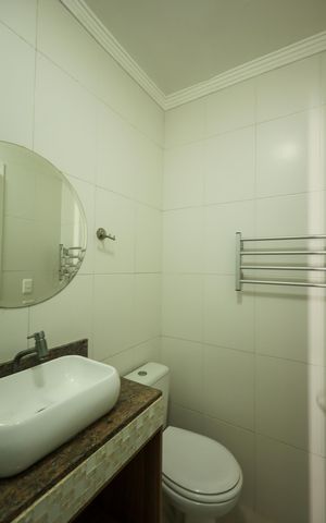 Casa de condomínio à venda com 120m², 3 quartos e 3 vagas Casa de condomínio à venda com 120m², 3 quartos e 3 vagasBanheiro Social