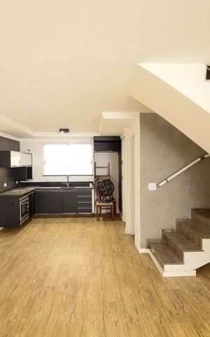 Casa de condomínio à venda com 120m², 3 quartos e 3 vagas Casa de condomínio à venda com 120m², 3 quartos e 3 vagasSala