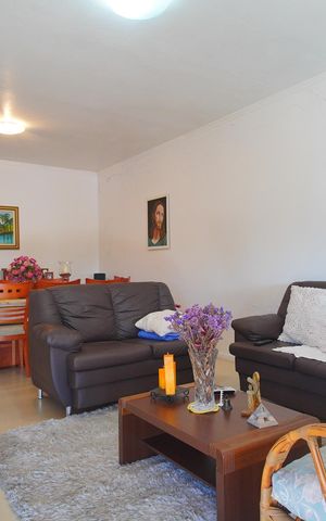 Casa à venda com 184m², 4 quartos e 2 vagasSala