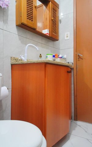 Casa à venda com 184m², 4 quartos e 2 vagasBanheiro 2