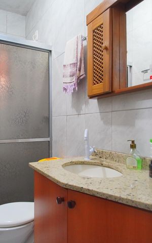 Casa à venda com 184m², 4 quartos e 2 vagasBanheiro 2