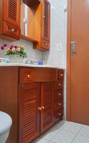 Casa à venda com 184m², 4 quartos e 2 vagasBanheiro 1