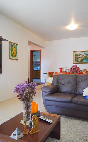 Casa à venda com 184m², 4 quartos e 2 vagasSala