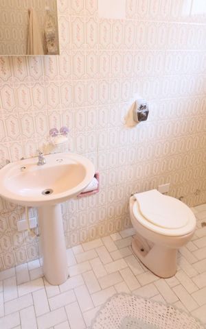Casa à venda com 150m², 2 quartos e 2 vagasBanheiro