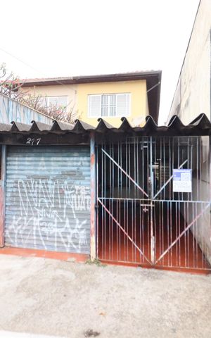 Casa à venda com 150m², 2 quartos e 2 vagasFachada