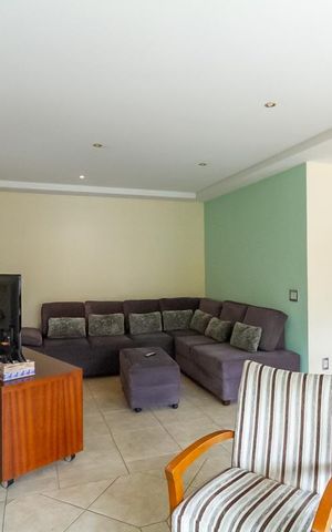 Casa à venda com 287m², 3 quartos e 3 vagasSala