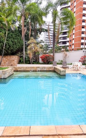 Apartamento à venda com 205m², 3 quartos e 3 vagas Apartamento à venda com 205m², 3 quartos e 3 vagasÁrea comum - Piscina