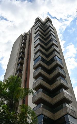Apartamento para alugar com 205m², 3 quartos e 3 vagasFachada