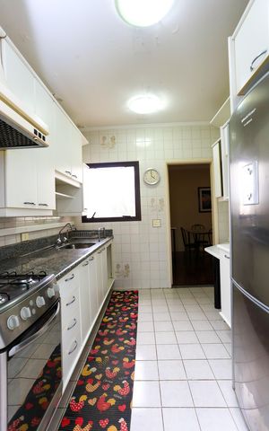Apartamento à venda com 205m², 3 quartos e 3 vagas Apartamento à venda com 205m², 3 quartos e 3 vagasCozinha