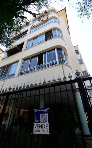 Apartamento à venda com 230m², 4 quartos e 1 vaga Apartamento à venda com 230m², 4 quartos e 1 vagaFachada
