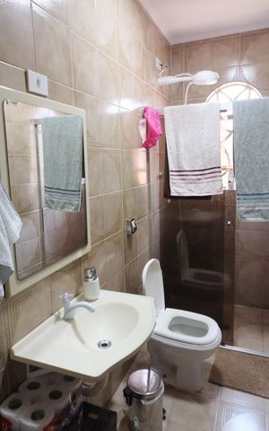 Casa à venda com 161m², 3 quartos e 2 vagasBanheiro da Suíte 1