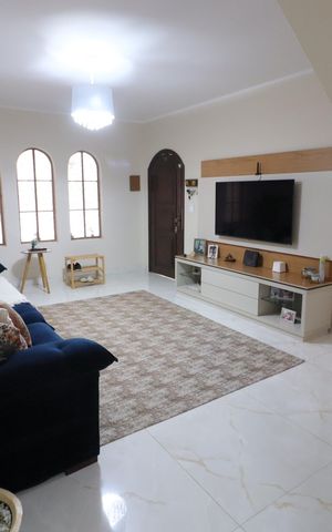 Casa à venda com 161m², 3 quartos e 2 vagasSala