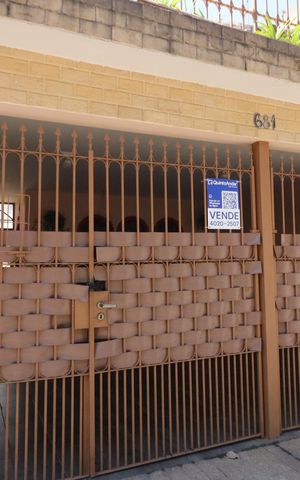 Casa à venda com 161m², 3 quartos e 2 vagasFachada
