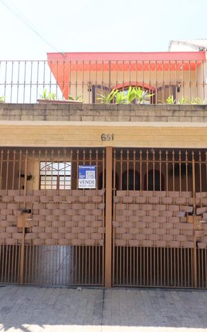 Casa à venda com 161m², 3 quartos e 2 vagasFachada