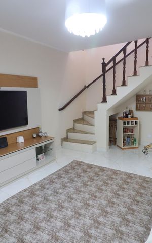 Casa à venda com 161m², 3 quartos e 2 vagasSala