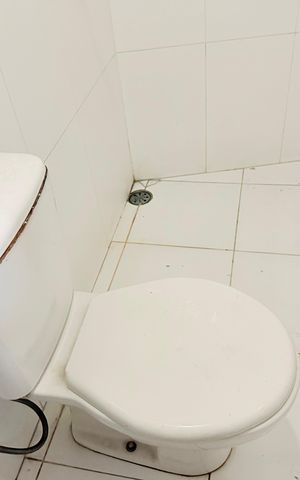 Casa à venda com 100m², 2 quartos e 1 vaga Casa à venda com 100m², 2 quartos e 1 vagaBanheiro social