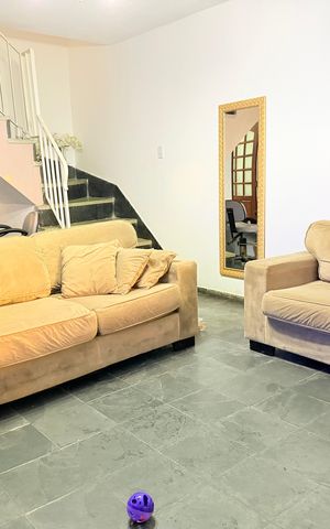 Casa à venda com 100m², 2 quartos e 1 vaga Casa à venda com 100m², 2 quartos e 1 vagaSala