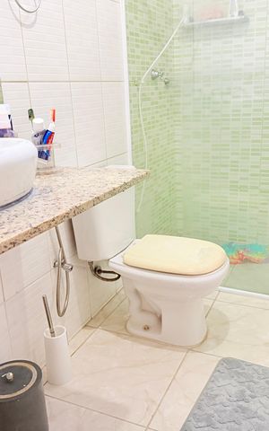 Casa à venda com 100m², 2 quartos e 1 vaga Casa à venda com 100m², 2 quartos e 1 vagaBanheiro social 2