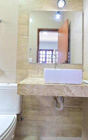 Casa para alugar com 221m², 3 quartos e 3 vagasBanheiro da Suíte 1