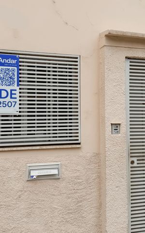 Casa à venda com 79m², 2 quartos e sem vaga Casa à venda com 79m², 2 quartos e sem vagaFachada + Plaquinha