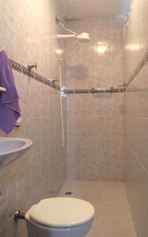 Casa à venda com 90m², 2 quartos e 2 vagasBanheiro da suíte