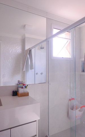 Apartamento à venda com 96m², 2 quartos e 2 vagas Apartamento à venda com 96m², 2 quartos e 2 vagasBanheiro da Suite