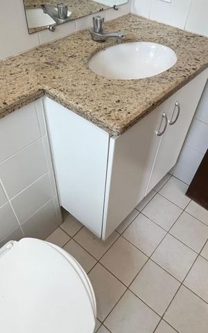 Apartamento à venda com 80m², 3 quartos e 2 vagas Apartamento à venda com 80m², 3 quartos e 2 vagasBanheiro Social