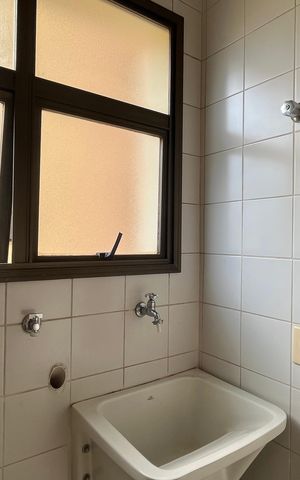 Apartamento à venda com 80m², 3 quartos e 2 vagas Apartamento à venda com 80m², 3 quartos e 2 vagasÁrea de Serviço