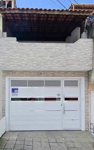 Casa para alugar com 100m², 2 quartos e sem vaga Casa para alugar com 100m², 2 quartos e sem vagaFachada