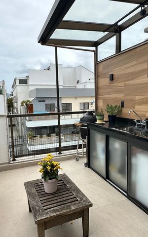 Apartamento à venda com 155m², 4 quartos e 3 vagas Apartamento à venda com 155m², 4 quartos e 3 vagasVaranda