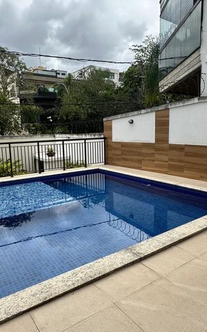 Apartamento à venda com 155m², 4 quartos e 3 vagas Apartamento à venda com 155m², 4 quartos e 3 vagasÁrea comum - Piscina