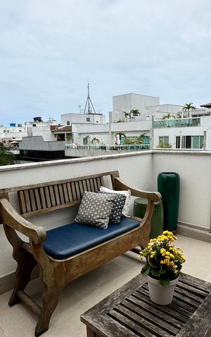 Apartamento à venda com 155m², 4 quartos e 3 vagas Apartamento à venda com 155m², 4 quartos e 3 vagasVaranda