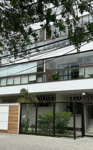 Apartamento à venda com 155m², 4 quartos e 3 vagas Apartamento à venda com 155m², 4 quartos e 3 vagasFachada