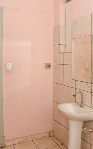 Casa à venda com 98m², 2 quartos e 1 vaga Casa à venda com 98m², 2 quartos e 1 vagaBanheiro