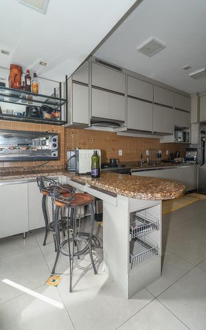 Apartamento para alugar com 161m², 3 quartos e sem vagaCozinha