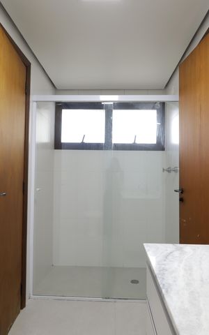 Apartamento à venda com 272m², 5 quartos e 4 vagasBanheiro das suítes 1 e 2