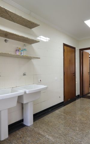 Apartamento à venda com 272m², 5 quartos e 4 vagasÁrea de Serviço