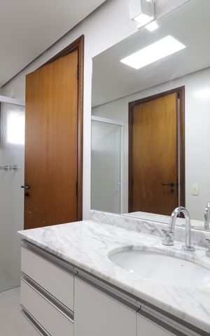 Apartamento à venda com 272m², 5 quartos e 4 vagasBanheiro das suítes 1 e 2