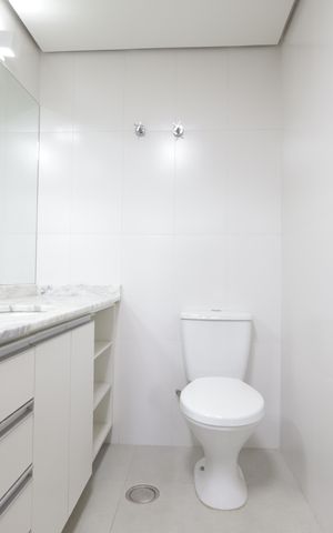 Apartamento à venda com 272m², 5 quartos e 4 vagasBanheiro das suítes 1 e 2