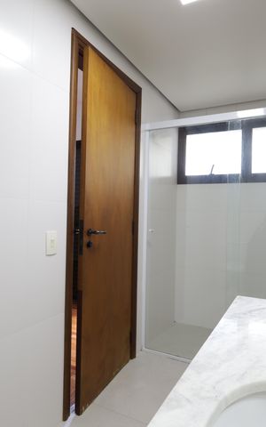 Apartamento à venda com 272m², 5 quartos e 4 vagasBanheiro das suítes 1 e 2