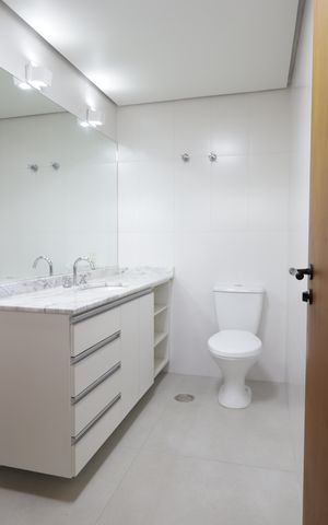 Apartamento à venda com 272m², 5 quartos e 4 vagasBanheiro das suítes 1 e 2