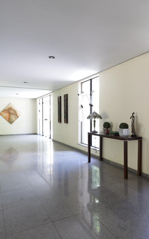 Apartamento à venda com 272m², 5 quartos e 4 vagasÁrea comum - Salão de festas