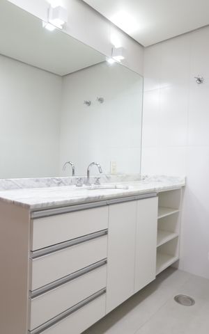 Apartamento à venda com 272m², 5 quartos e 4 vagasBanheiro das suítes 1 e 2