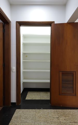 Apartamento à venda com 272m², 5 quartos e 4 vagasCozinha