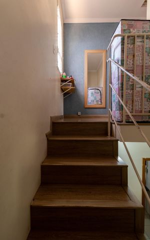 Casa de condomínio à venda com 64m², 2 quartos e 1 vaga Casa de condomínio à venda com 64m², 2 quartos e 1 vagaEscada