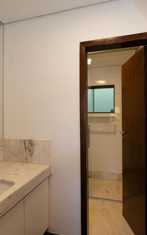 Casa de condomínio à venda com 358m², 3 quartos e 2 vagas Casa de condomínio à venda com 358m², 3 quartos e 2 vagasBanheiro