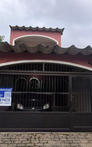 Casa à venda com 264m², 3 quartos e 2 vagas Casa à venda com 264m², 3 quartos e 2 vagasFachada