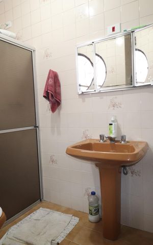 Casa à venda com 264m², 3 quartos e 2 vagasBanheiro 2